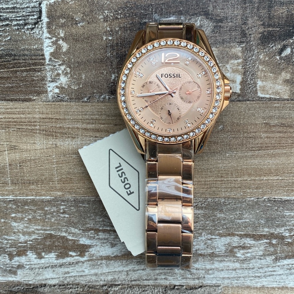 Rose Gold Women’s Fossil Watch w/box  - With Tag - Needs New Battery
